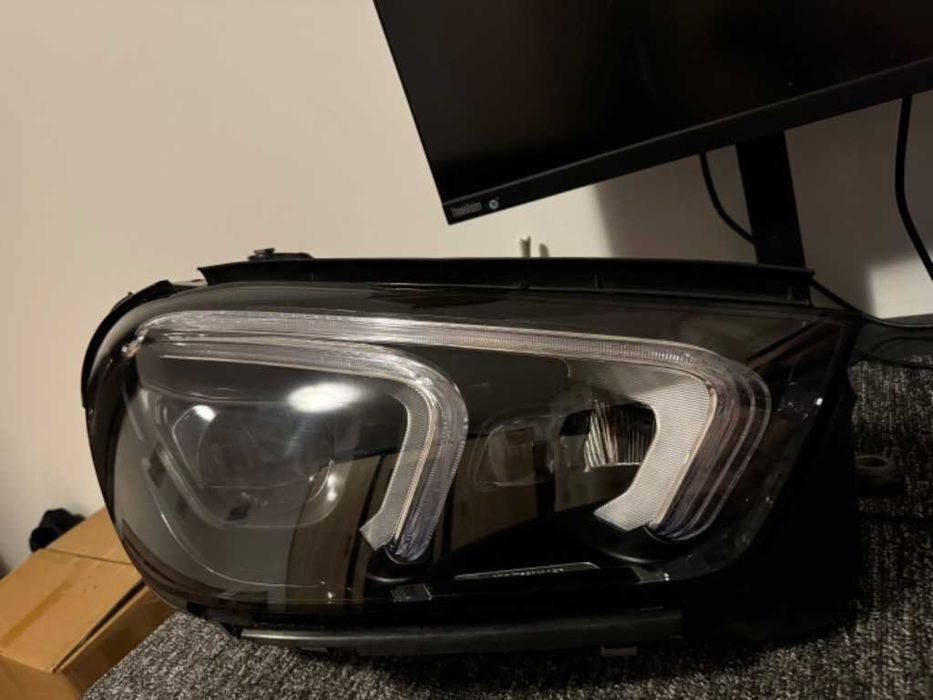 Far dreapta Mercedes-Benz GLE w167 LED multibeam