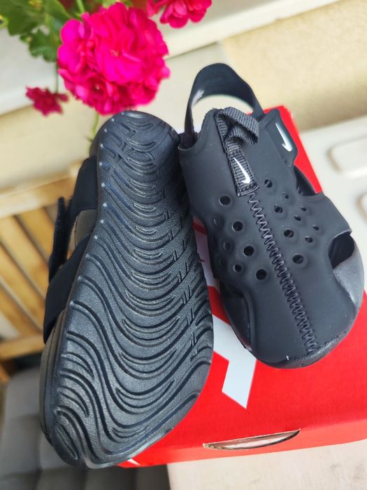 Детски сандали Nike и маратонки Puma.