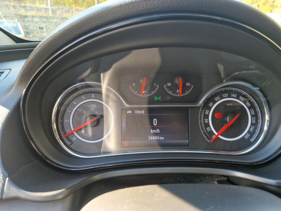 Vând Opel Insignia