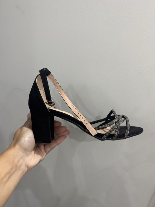 Черни токчета нови