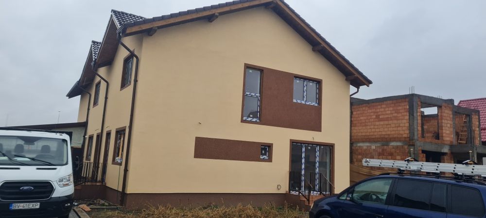 Închiriez 3 camere ,80mp