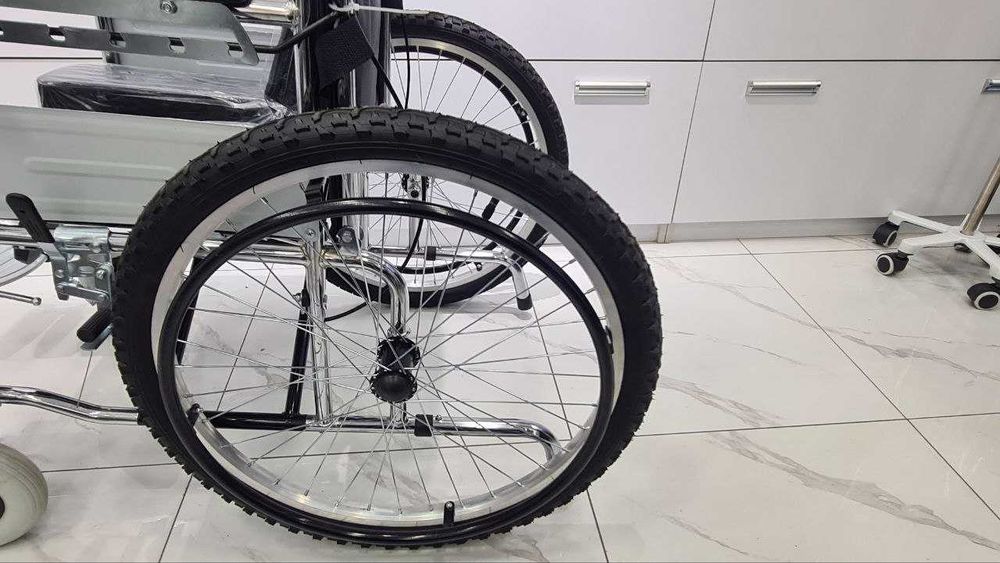 Инвалидная коляска с туалетной горшком