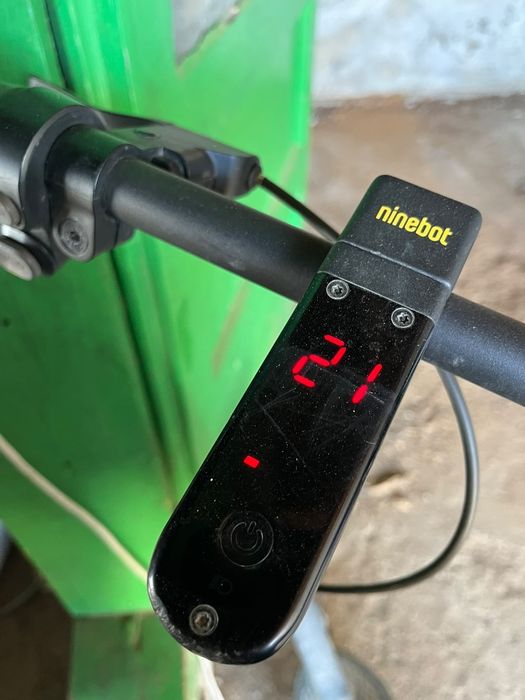 VÂND / SCHIMB] Trotinetă Electrică Ninebot Max G2 – Preț: 550 Lei (Negociabil)