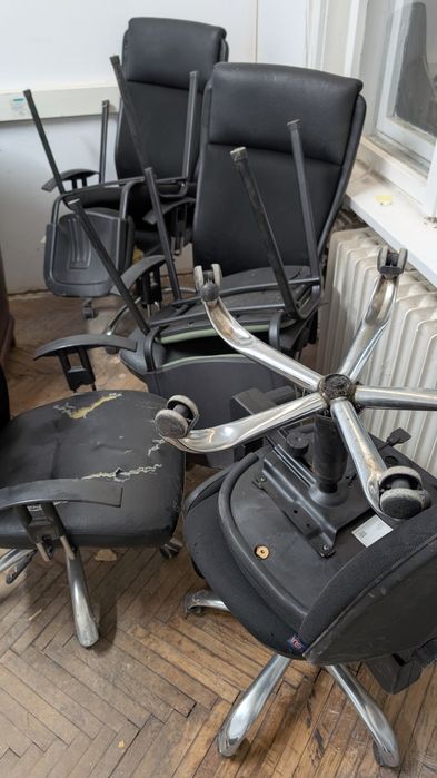 Подарявам офис столове