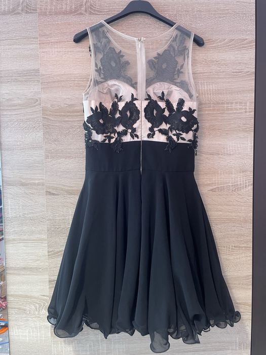 Официална рокля Chi Chi London