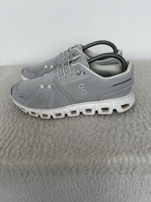 Adidasi On running cloud 6