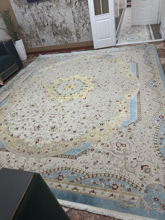Ковры Жібек жіптен жасалған