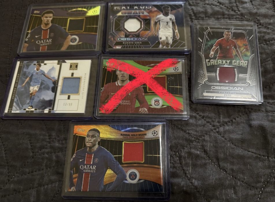 Футболни карти с парче от екип patch relic Topps Panini