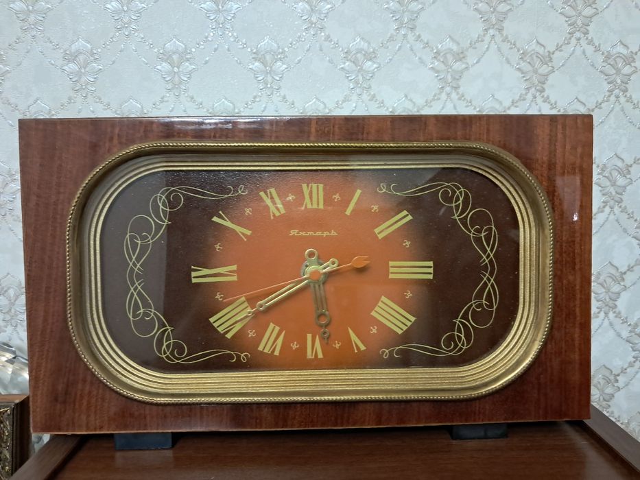 Продам часы настольные МАЯК и  ЯНТАРЬ