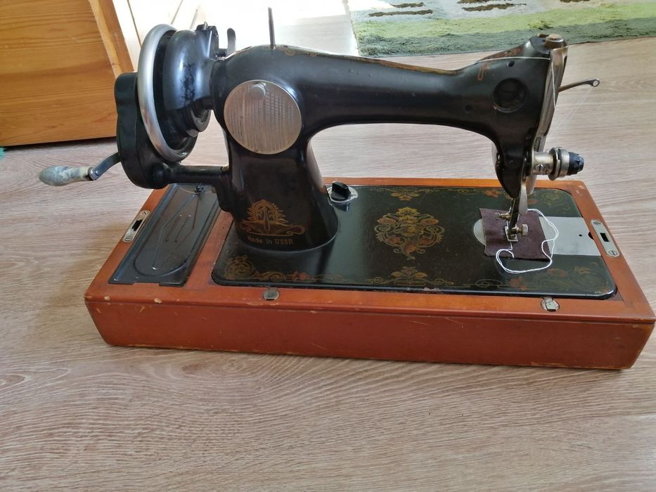 Стара ръчна руска шевна машина Union
