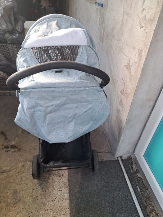 Cărucior pentru bebeluși