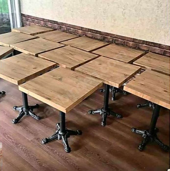 Маси и пейки от масив с метални крака