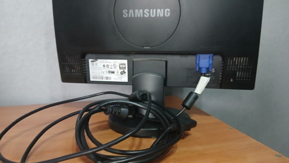 Монитор Samsung SyncMaster 943NW