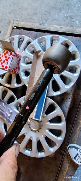 Накрайник, термостат и др. части от форд фиеста 2009 г