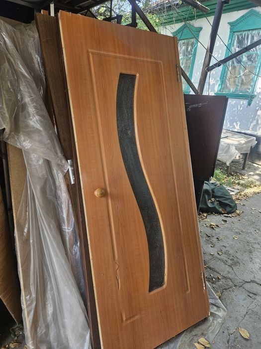 Двери продам 3000