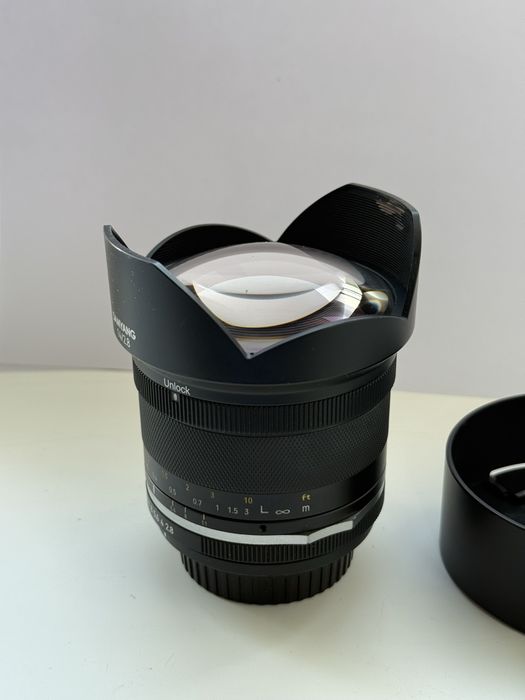 Samyang obektiv.     14 mm