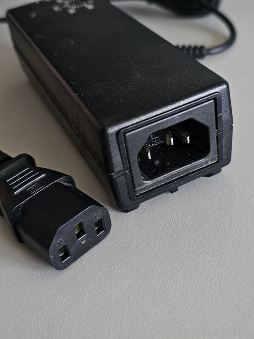 Sursă alimentare 15 - 27V