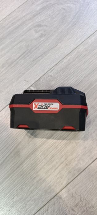 продавам зарядно и батерия парксайд