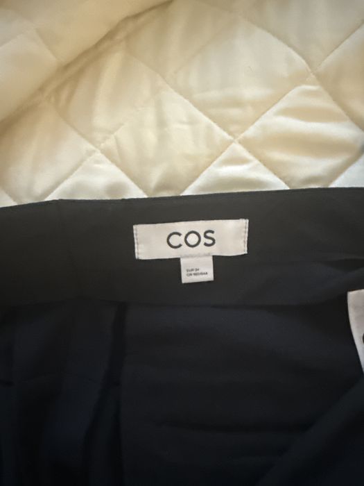 Брюки черные марки COS