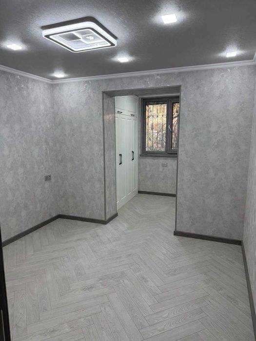 Микрорайон. Продается 4-х комнатная квартира, 2-й этаж, новый ремонт.