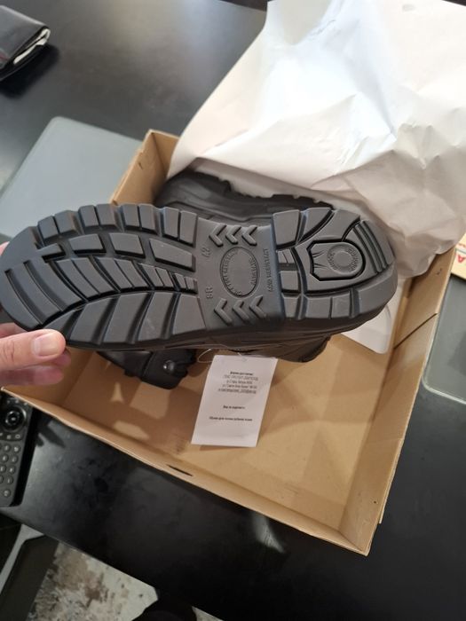 Полицейски кубинки [ 42]