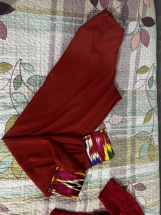 Платье из атласа один раз одевали