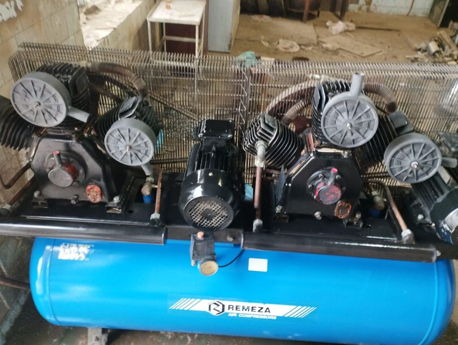 Компрессор  6 цилиндровый с 2 моторами состояние нового срочно компрес