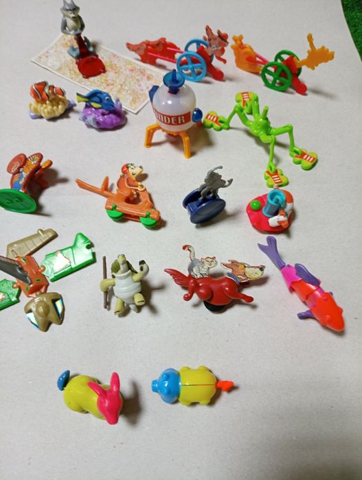 Играчки от шоколадови яйца Киндер