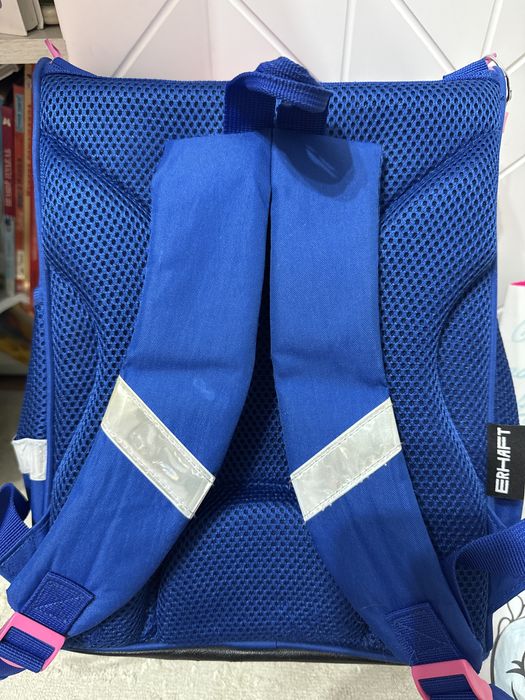 Продам школьный рюкзак для девочки