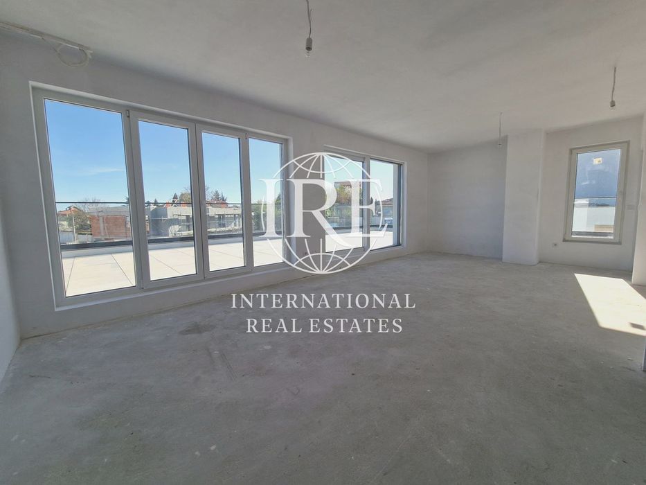 Продава се Къща в к.к. Св.Св. Константин и Елена - 290 кв.м за 967 €/кв.м - Снимка #1