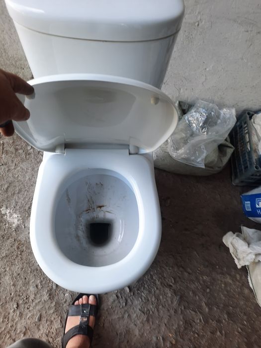 Унитаз продам б/у рабочий.
