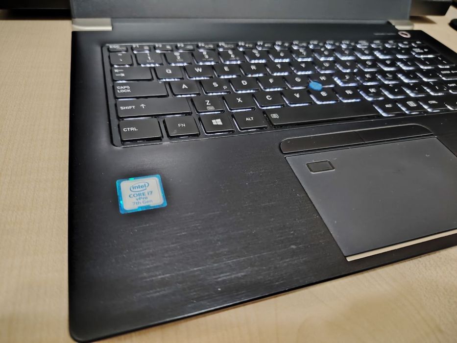 TOSHIBA Portege X30-D 13,3" HD/ CORE i7-7600U / 16GB DDR4 / 256GB NVMe