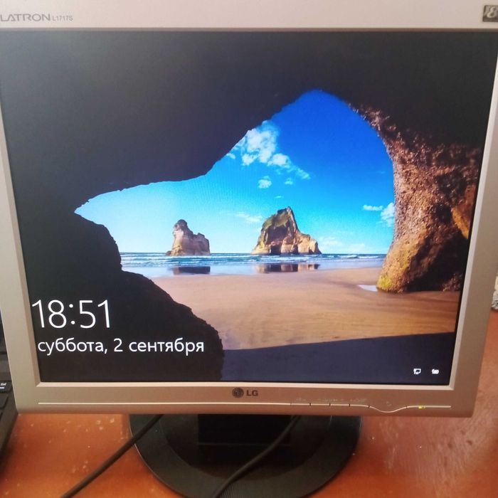 Монитор LG Flatron L1717S. 17 дюймов