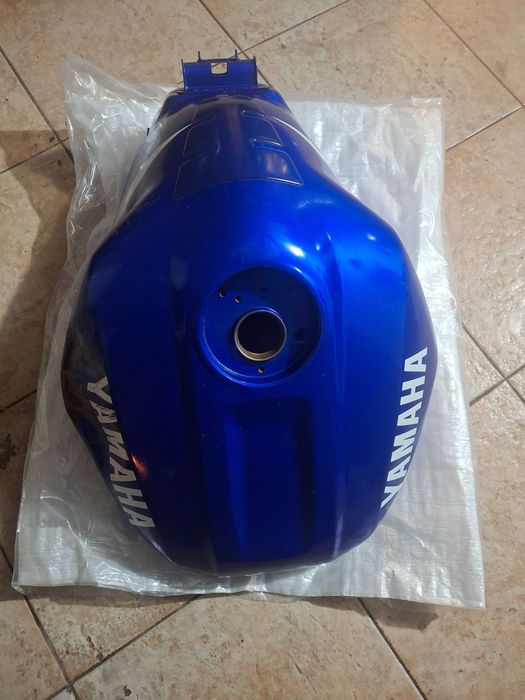 Резервуар за Yamaha R1 2000година