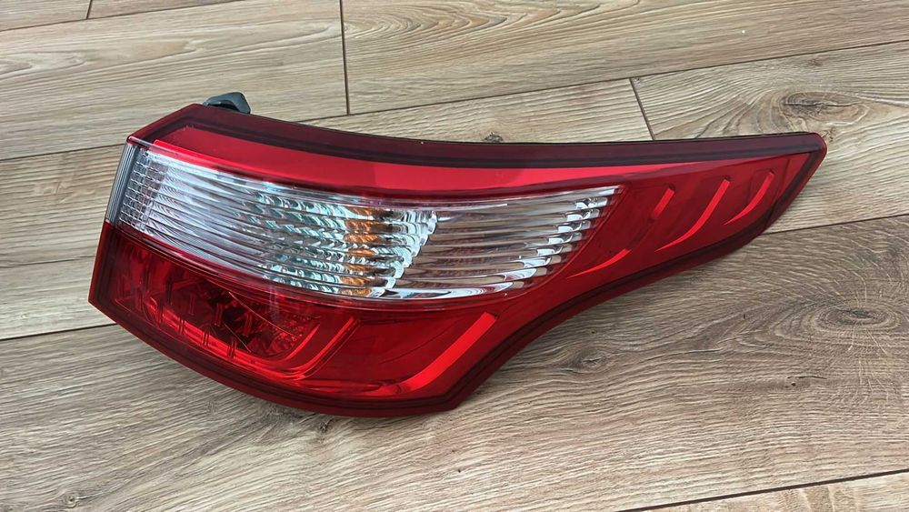 Lampa stop dreapta Renault Latitude 2012 Hatchback 2.0 dci