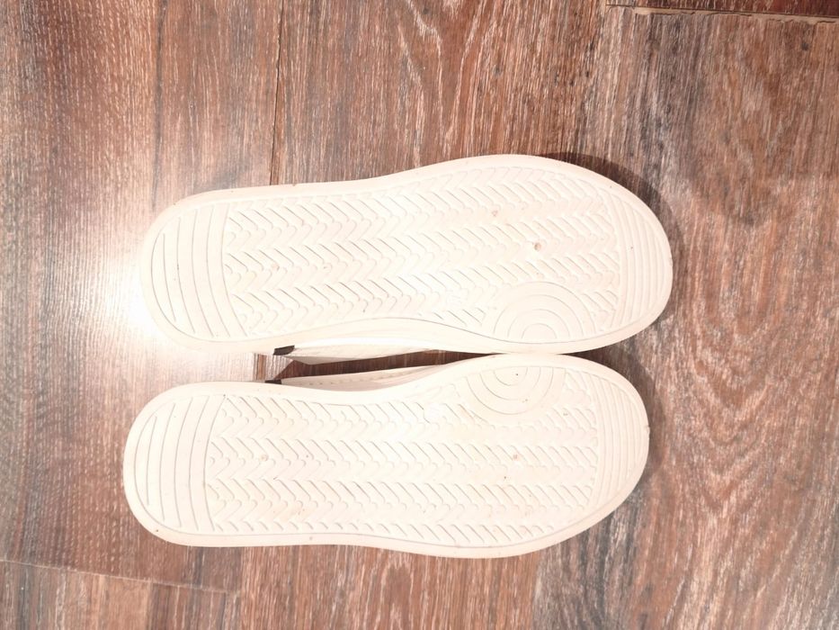 Продам обувь новая