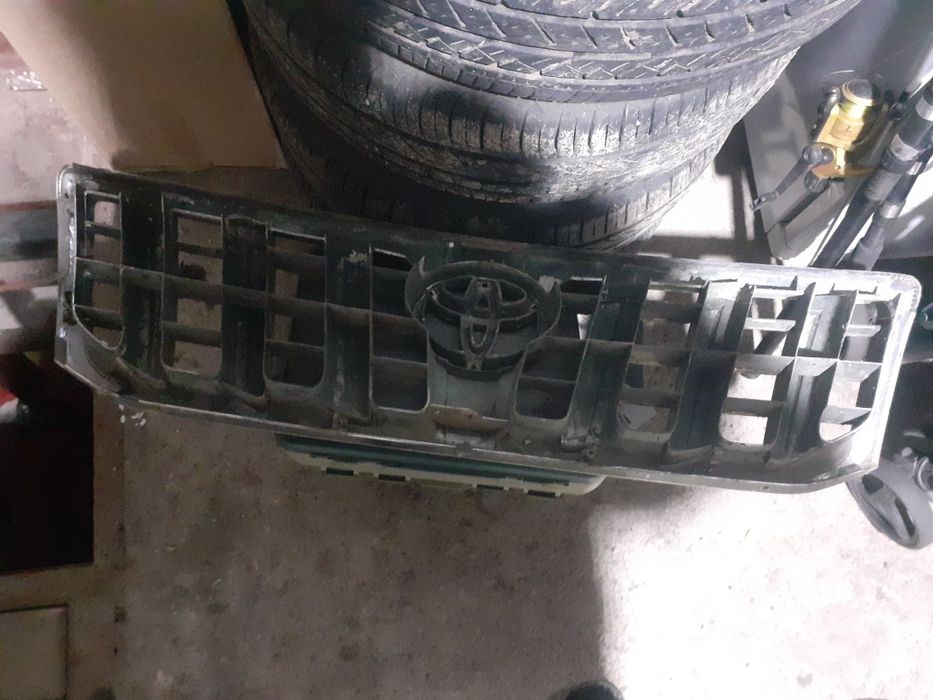 Продаю решётку радиатора tlc 120