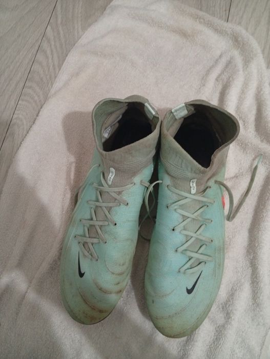 Vând ghete de fotbal într-o stare bună