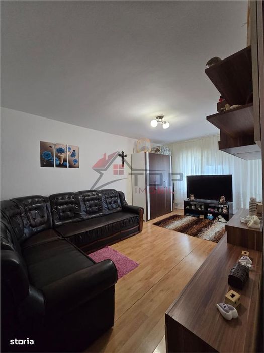 Piata Alexandru - Milcov, 2 camere decomandat cu 2 balcoane, liber