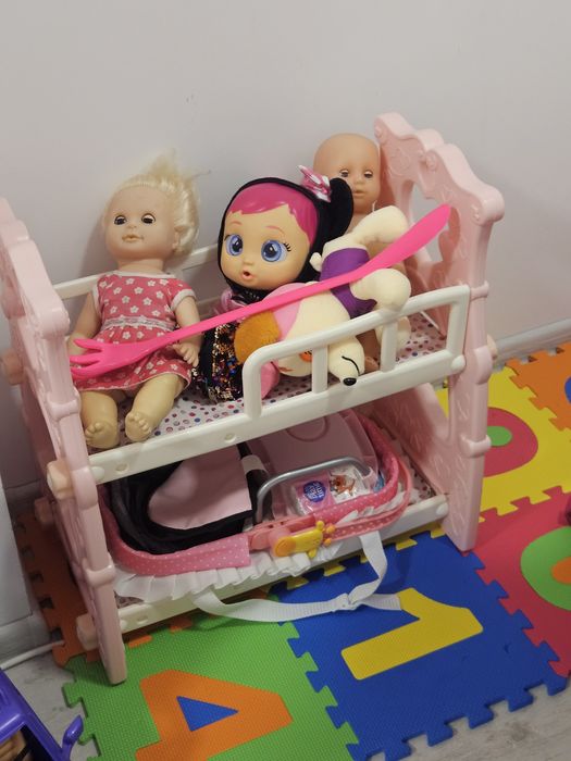 Наличен килим,дрехи,рокли