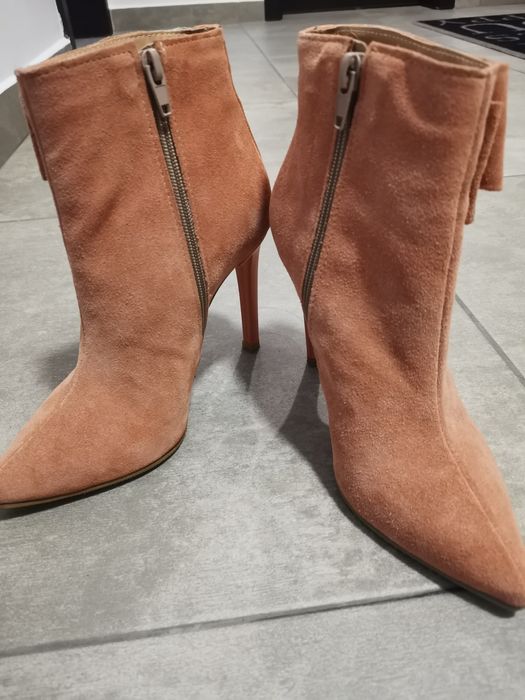 Vând botine piele întoarsă