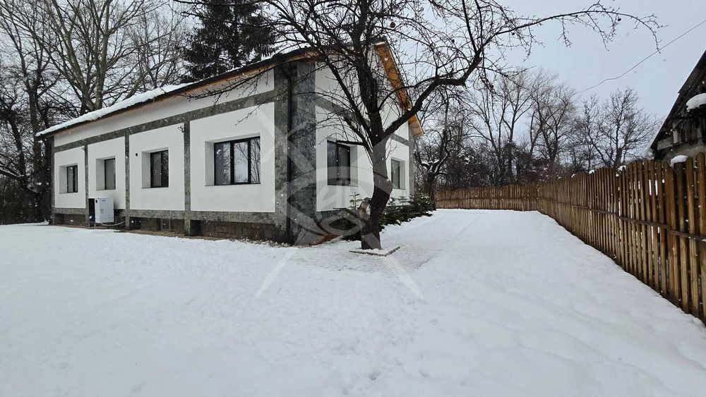 Продава се Къща в с. Драгичево, Област Перник - 320 кв.м за 834 €/кв.м - Снимка #2