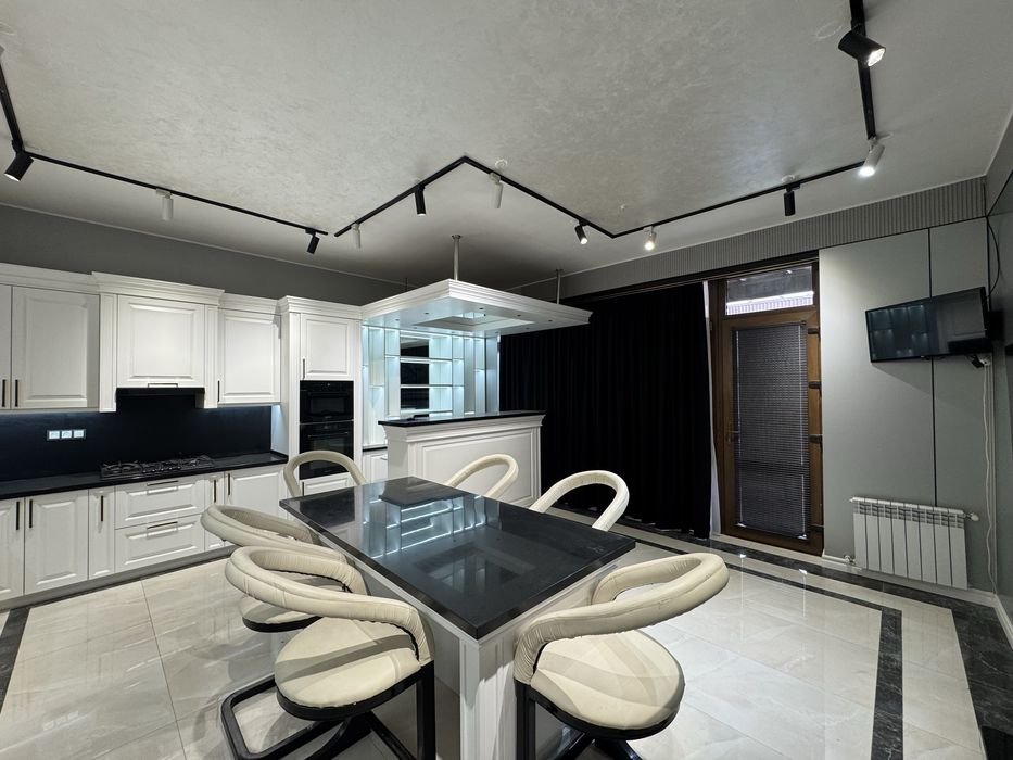 Продаётся Hi-Tech Новый дом.