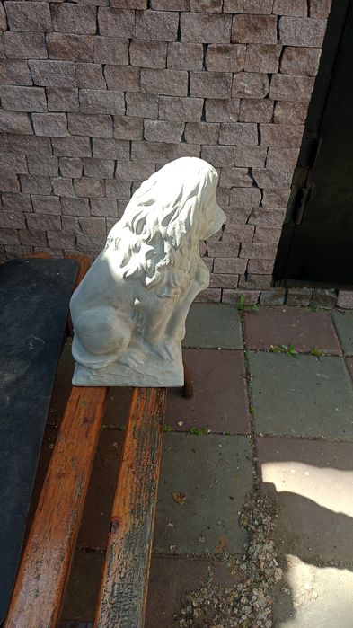 Скульптура льва.