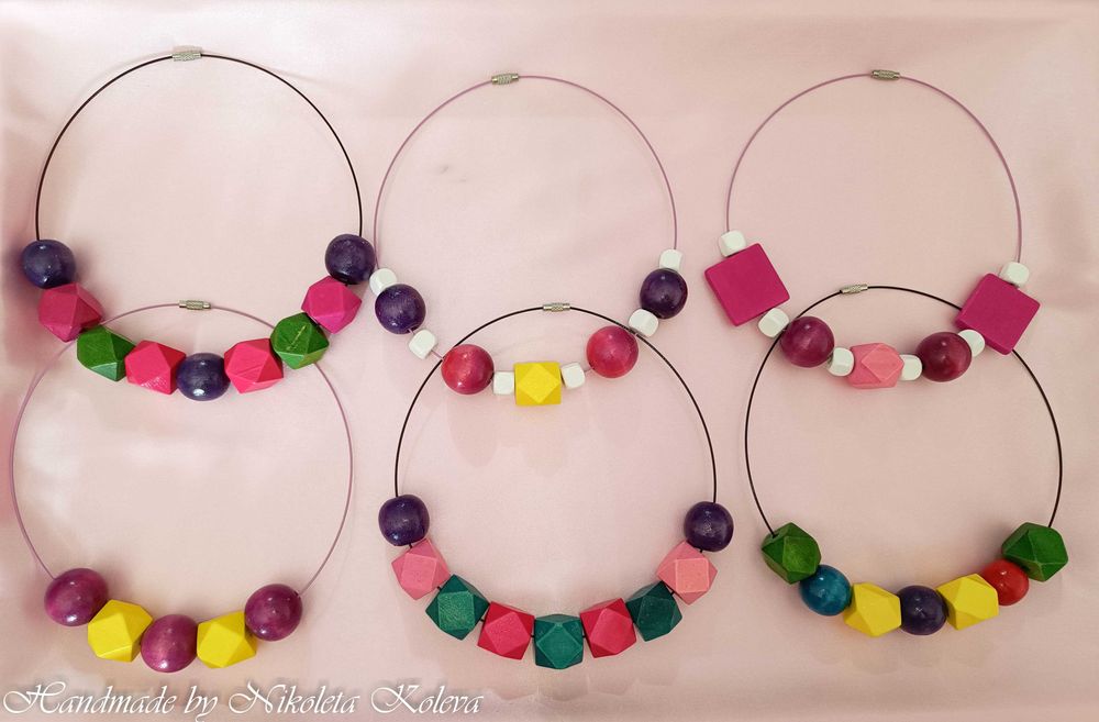 Дамски твърди колиета,ръчна изработка