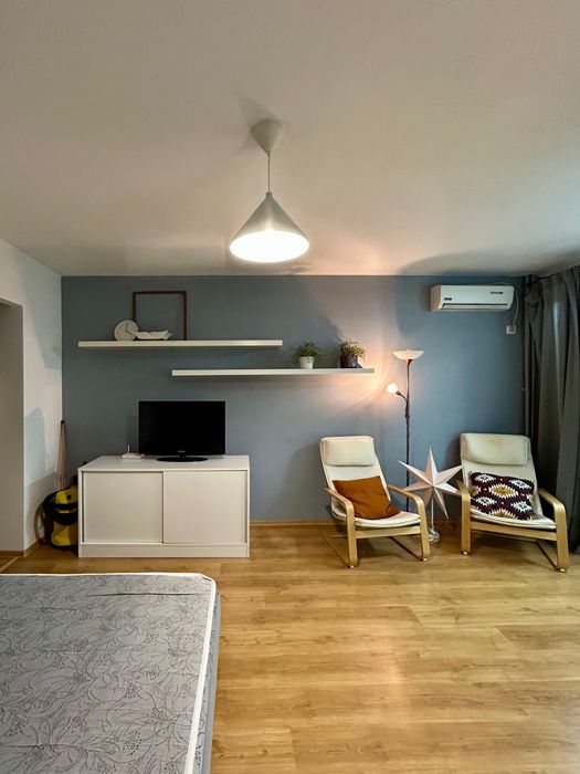 Inchirez garsoniera Titan proprietar