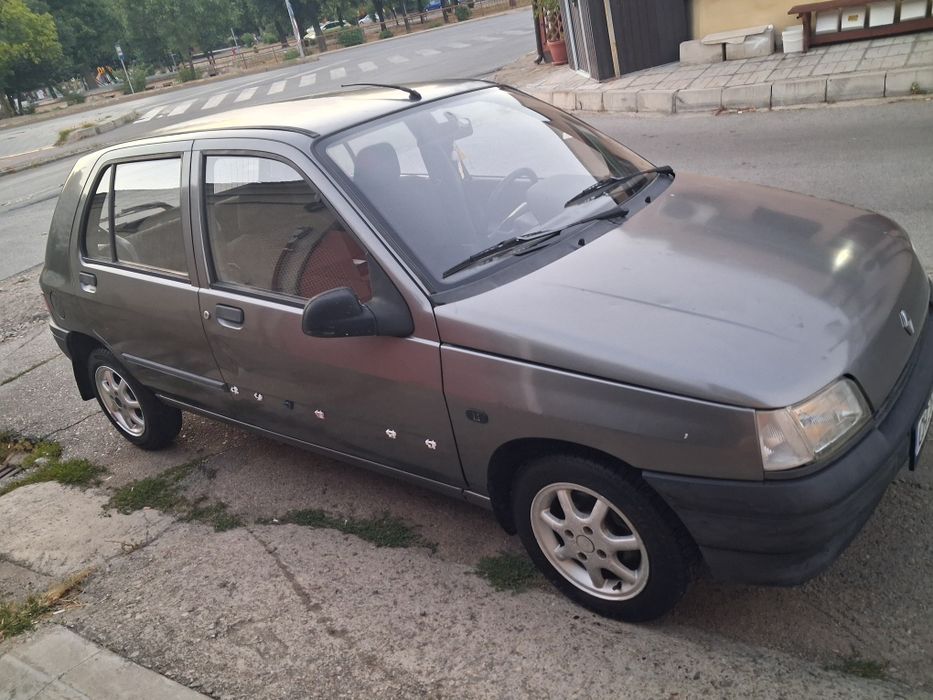 Продавам Рено Клио
