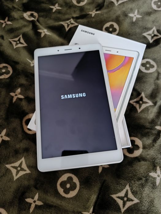 Продам планшет Samsung Tab8