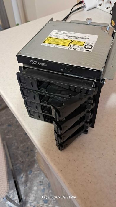 Rack Server 5.25" Hot-Swap + 4x SSD Samsung 870 EVO 500GB + DVD Writer Hitachi-LG