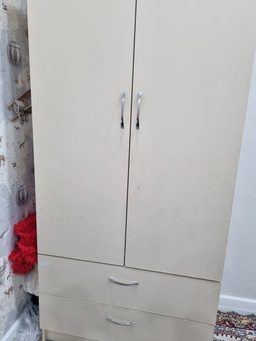 Продаю шкаф!  Высота 1,80см,  ширина 80 см,  глубина 50 см. ЛДСП.